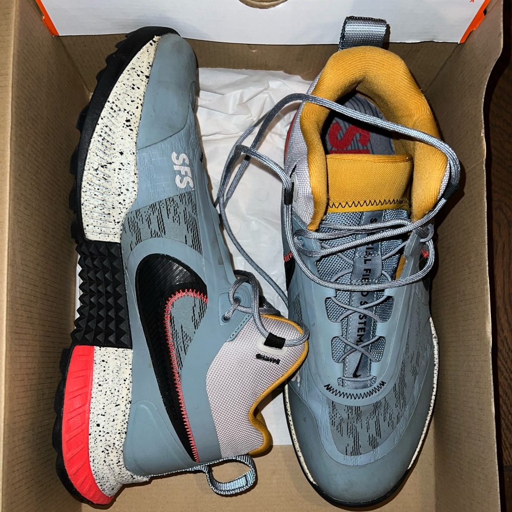 Nike React SFB Carbon in Gray and Black